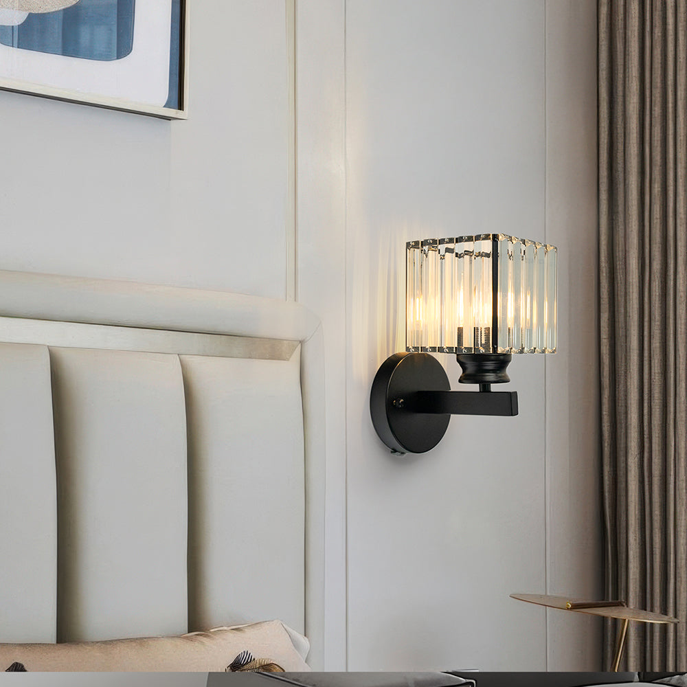Vägglampa med kristallpaneler