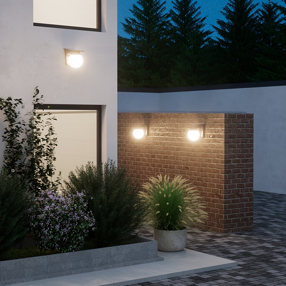 Solcellsvägglampa med klotformad kupa