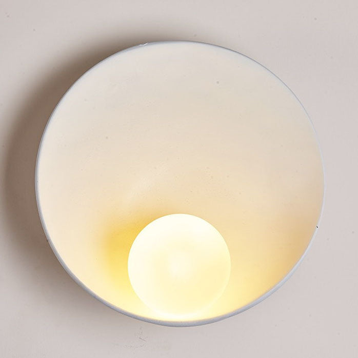 Rund vägglampa i resin