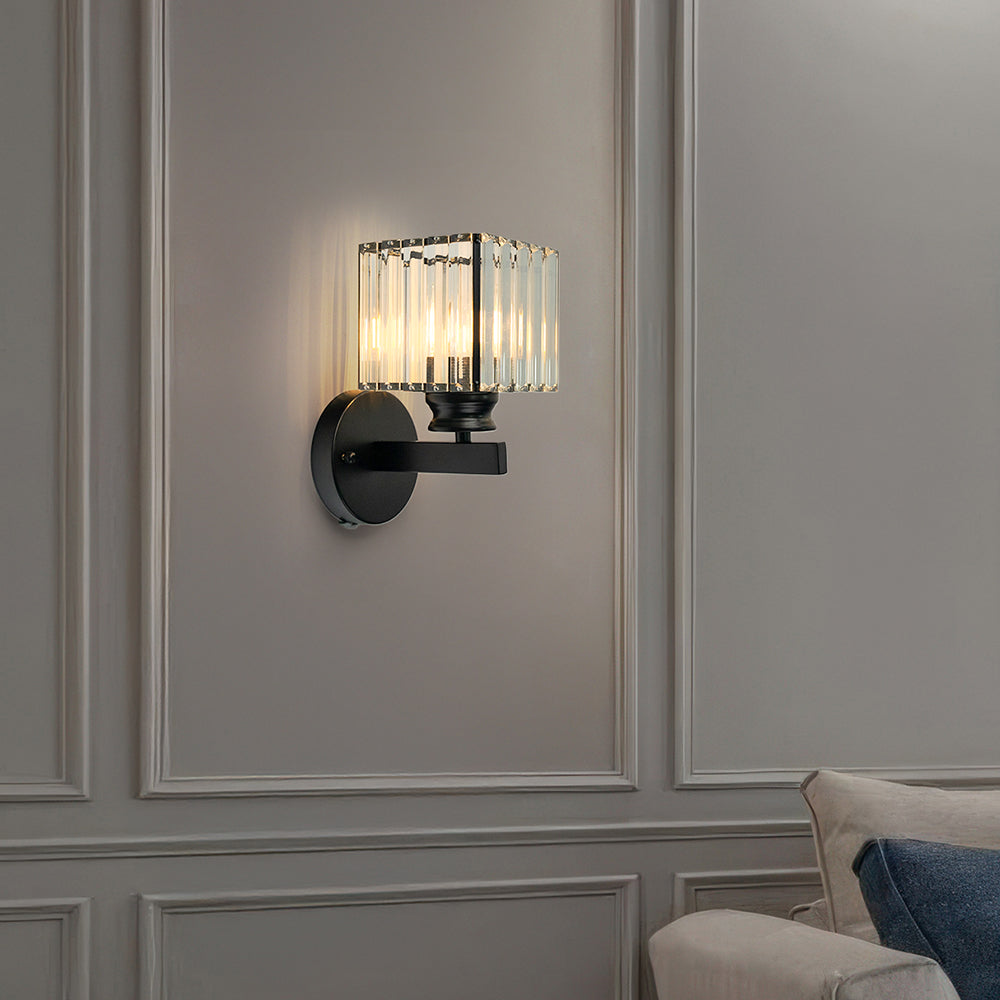 Vägglampa med kristallpaneler