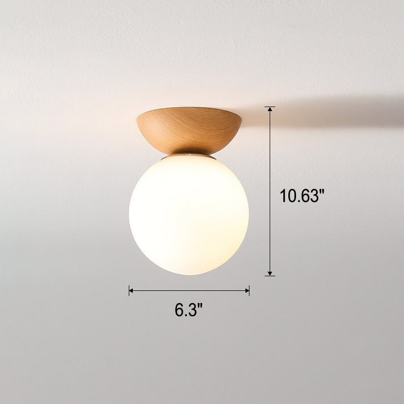 Taklampa i trä med frostat glas