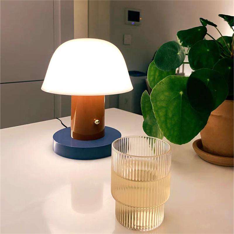 Bordslampa svampform