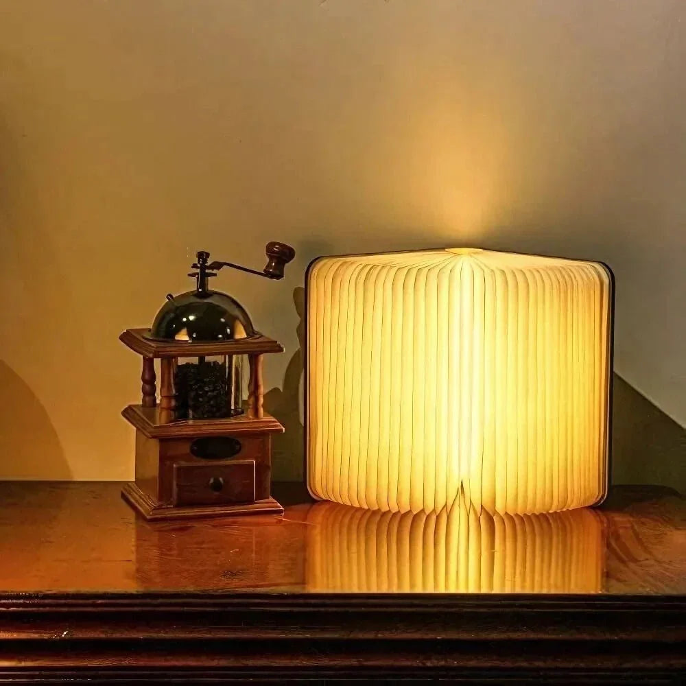 Hopfällbar bordslampa i bokform