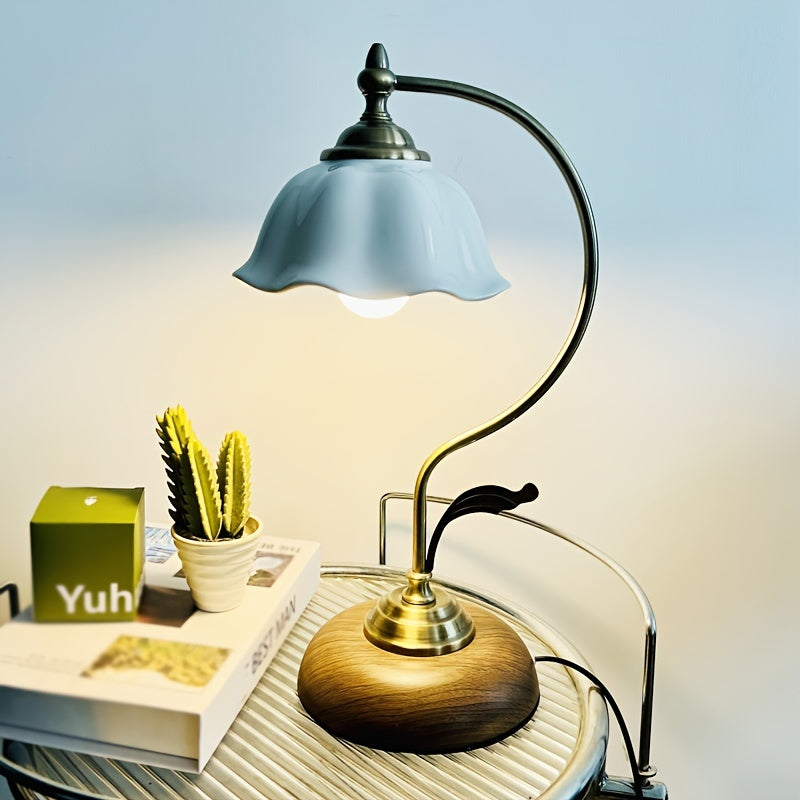 Bordslampa med svanhals och blomformad skärm