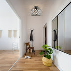 Taklampa med kristaller i gallermönster