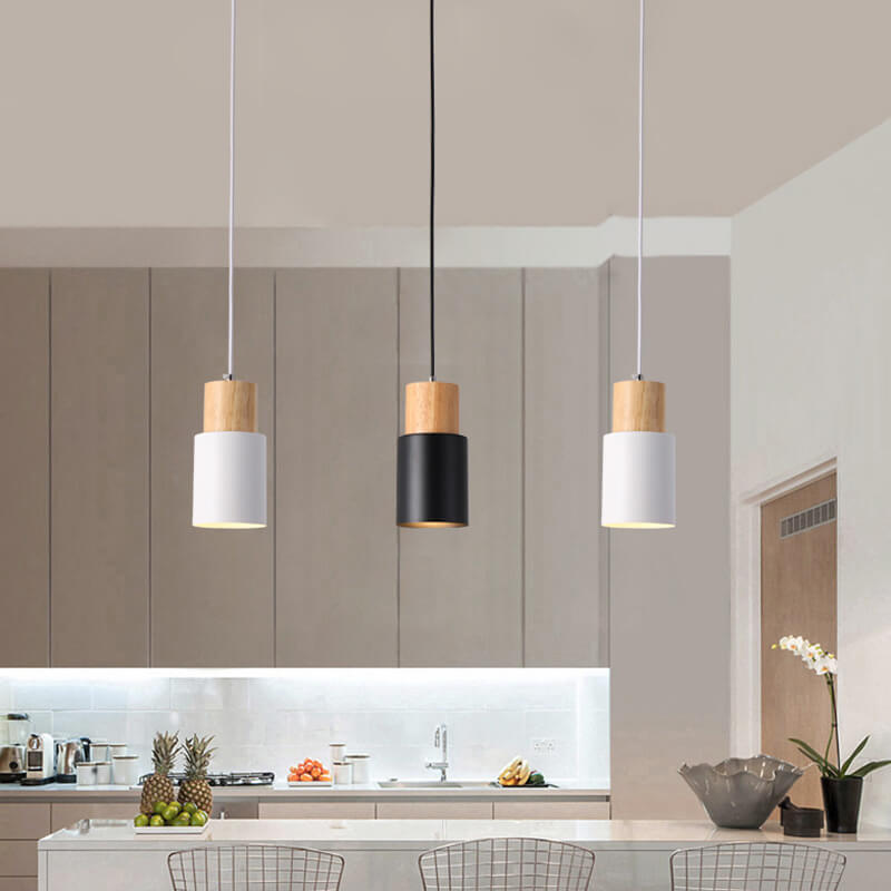 Taklampa i aluminium med trätopp