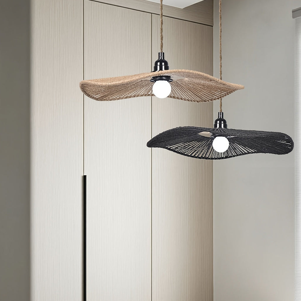 Lampskärm i handflätat pappersrep