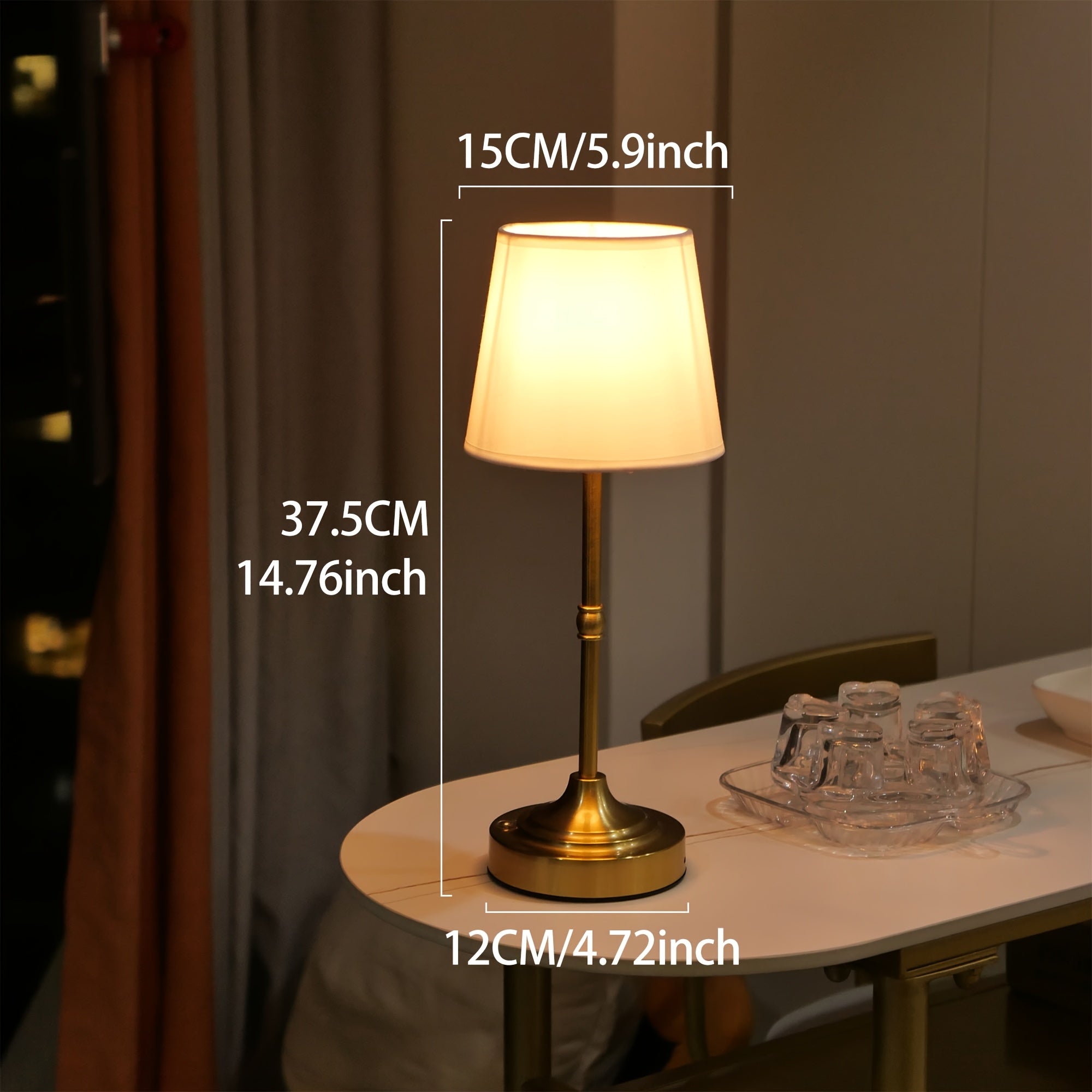 Sladdlös bordslampa med tygskärm