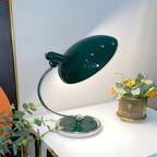 Bordslampa med böjd arm