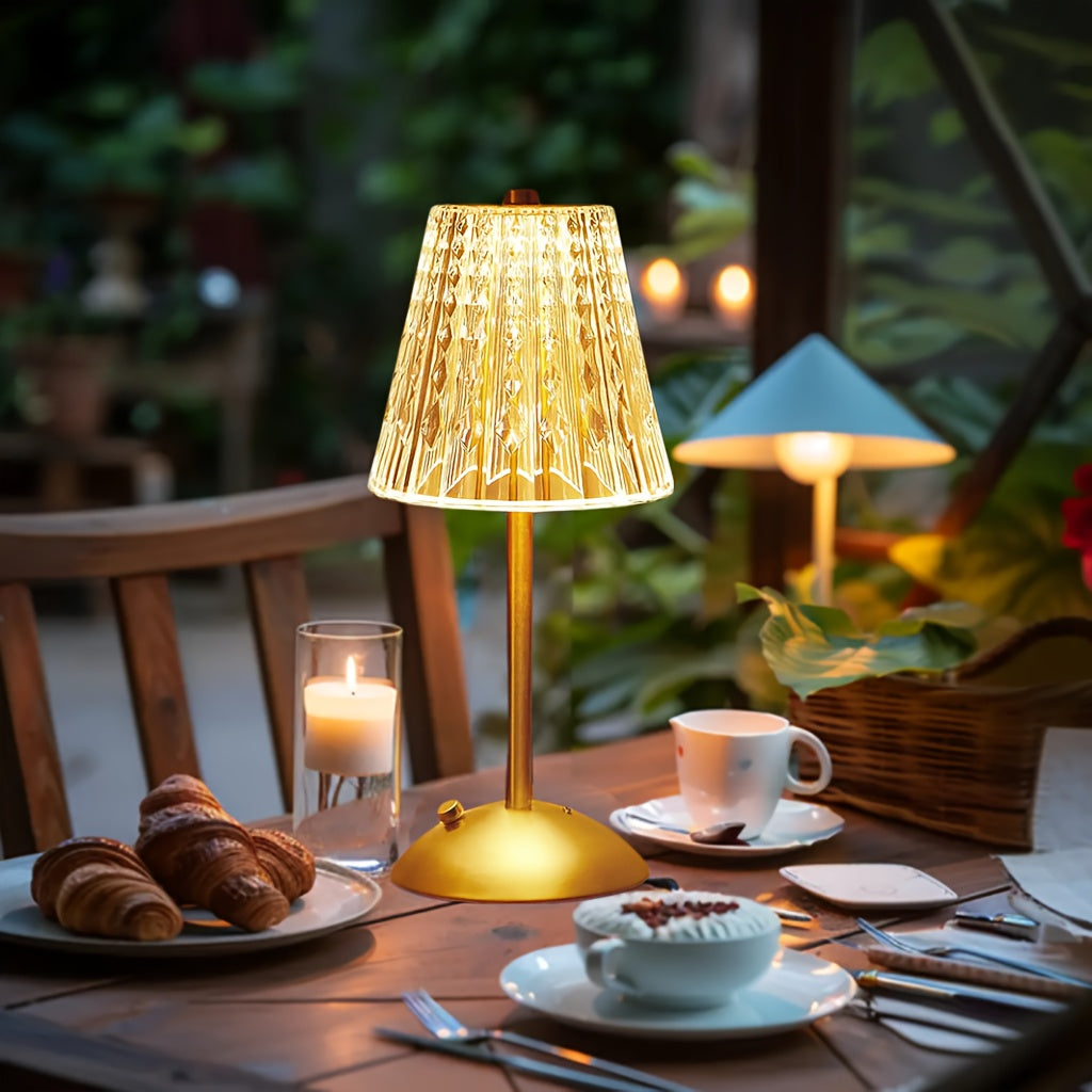 Bordslampa med fasetterad kupa