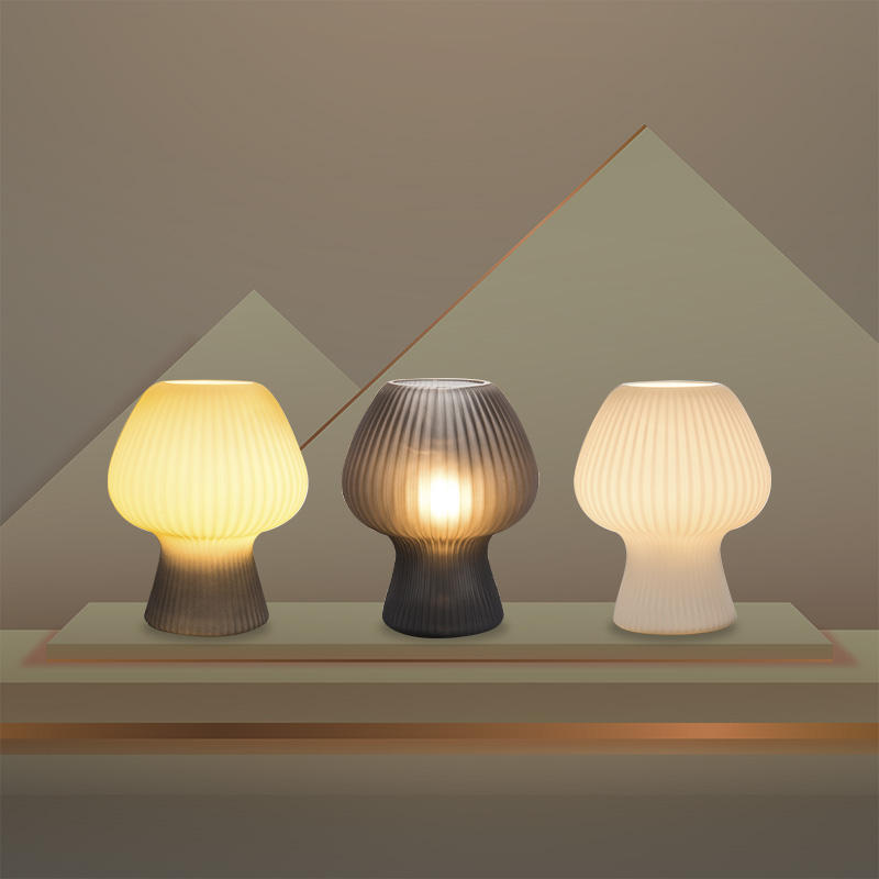 Bordslampa i räfflat glas