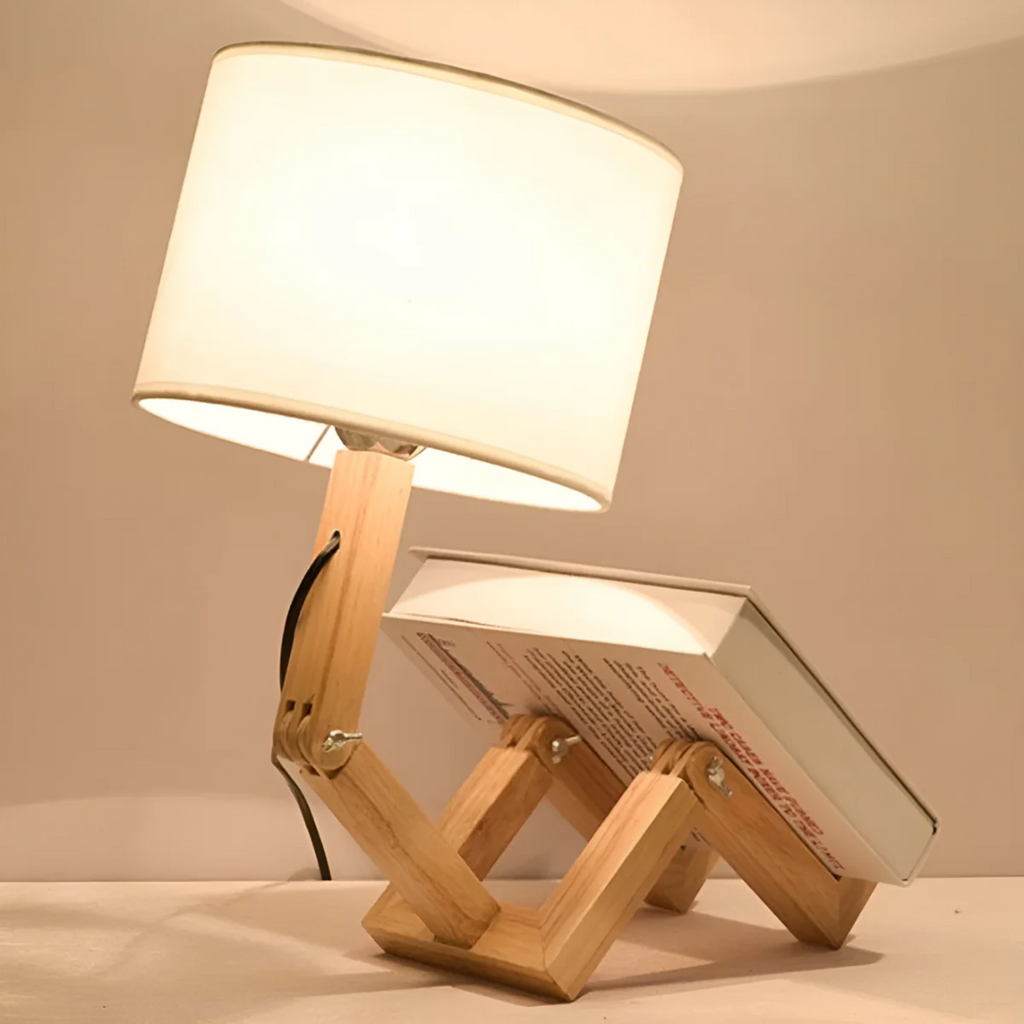 Bordslampa i trä med ställbara leder