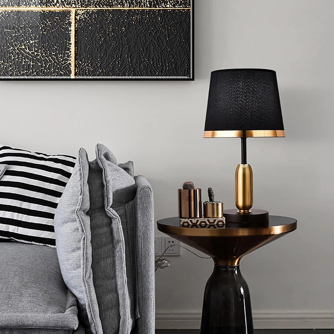 Bordslampa i svart och guld