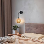 Vägglampa i rotting med justerbar arm