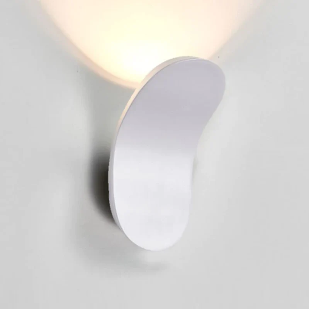 Vägglampa järn böjd