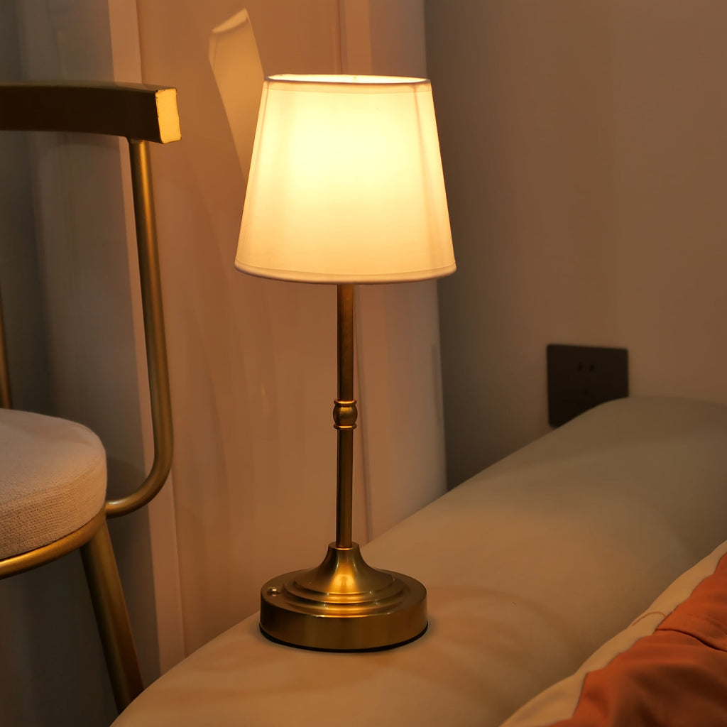 Sladdlös bordslampa med tygskärm