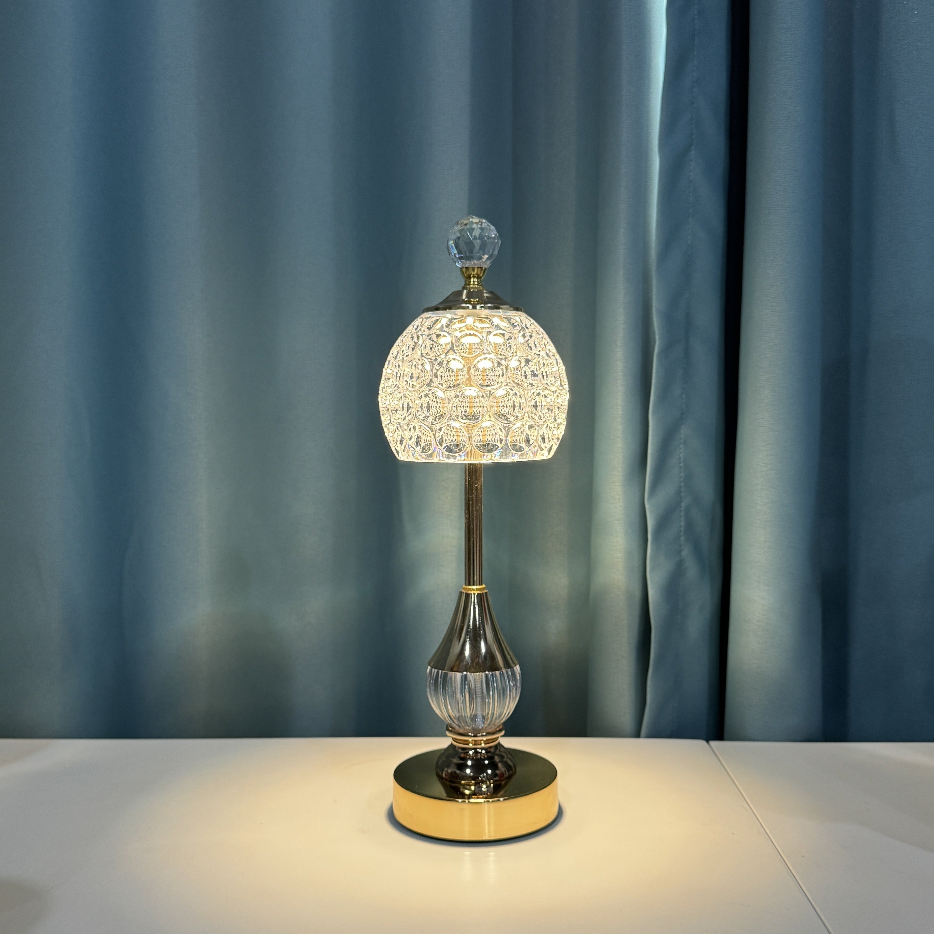 Bordslampa i kristallform, laddningsbar