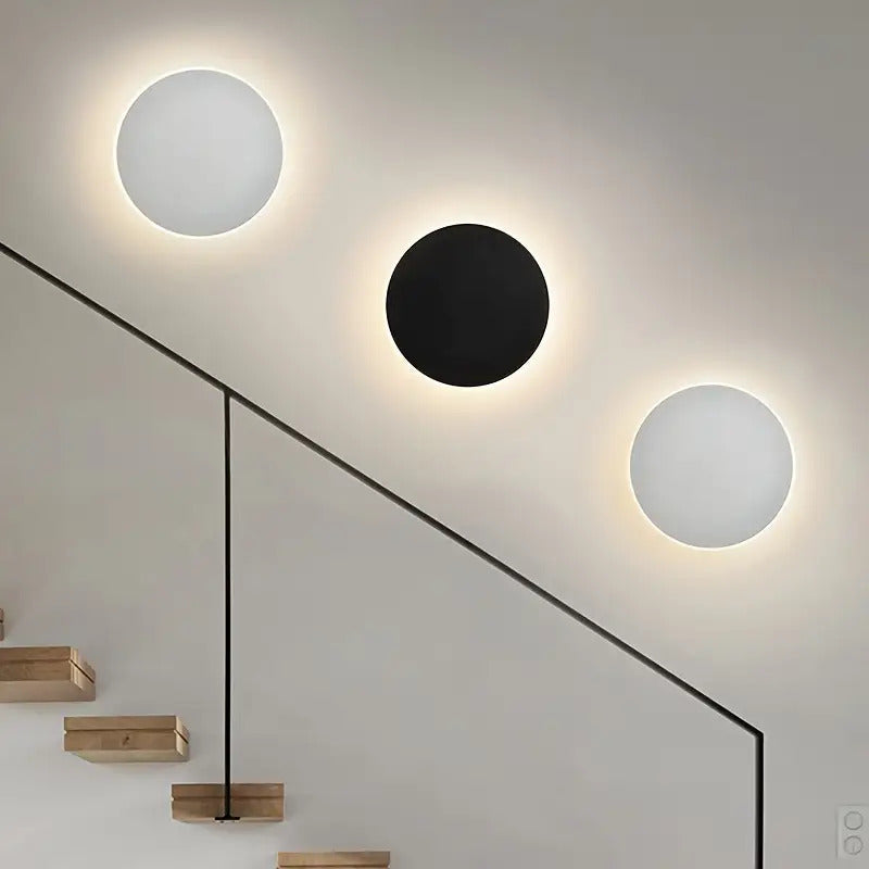 Rund vägglampa i järn med LED