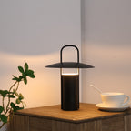 Sladdlös bordslampa i metall med touchkontroll