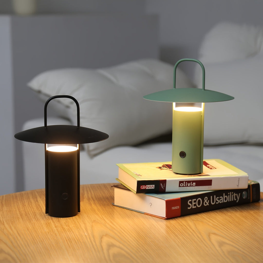 Sladdlös bordslampa i metall med touchkontroll