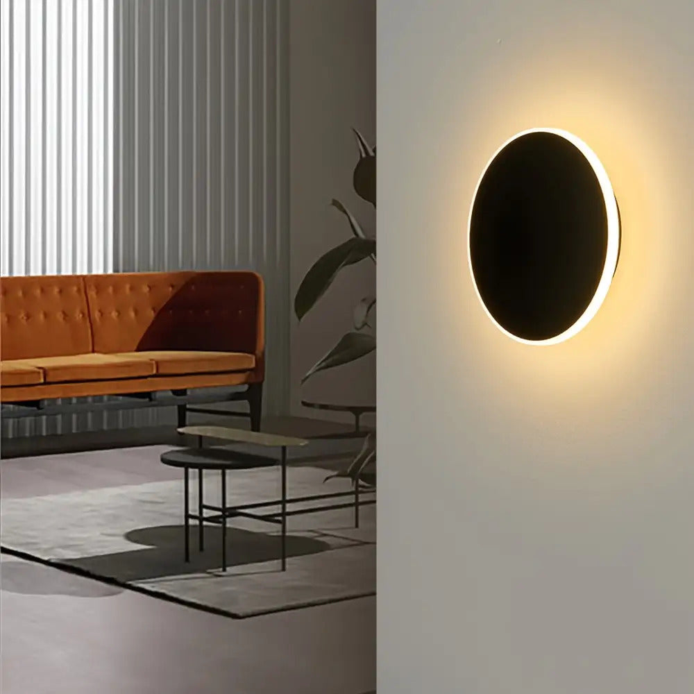 Rund vägglampa i järn med LED