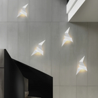 Vägglampa i origamiform