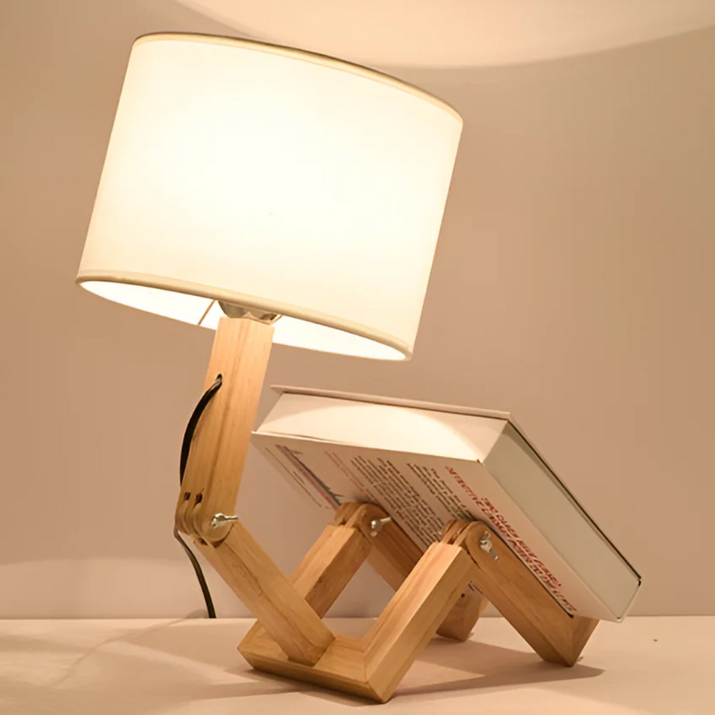 Bordslampa i trä med ställbara leder