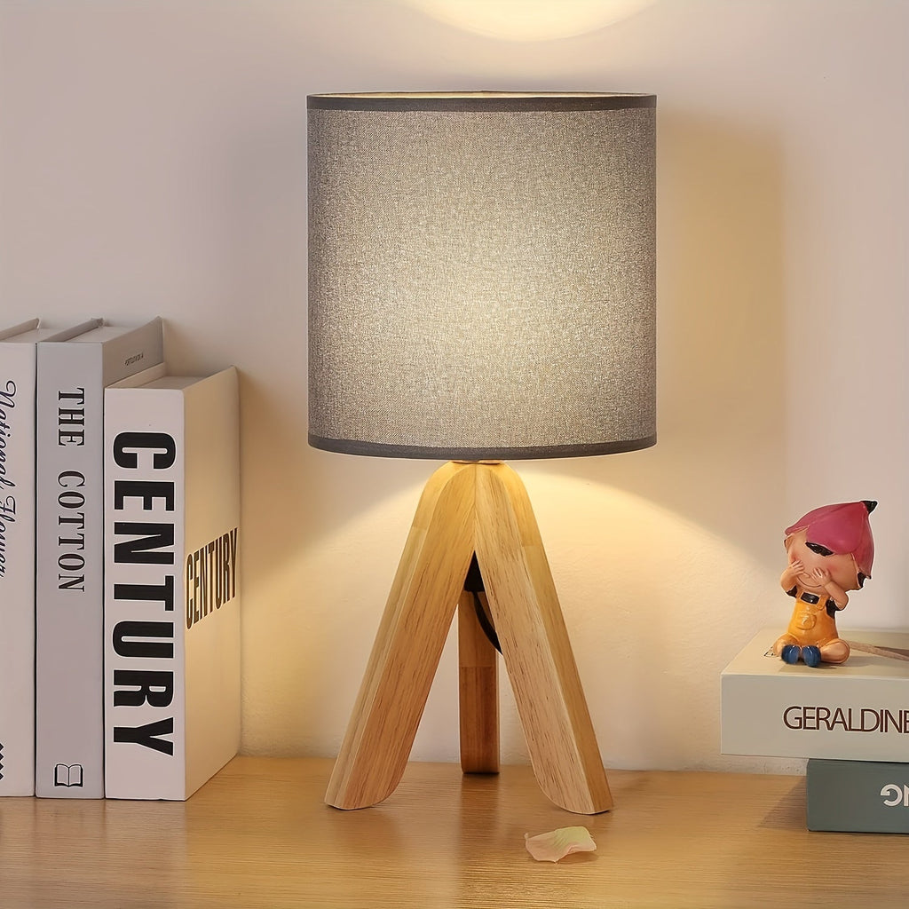 Bordslampa med trästativ och tygskärm