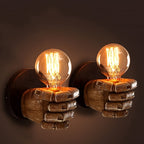 Vägglampa formad som en hand
