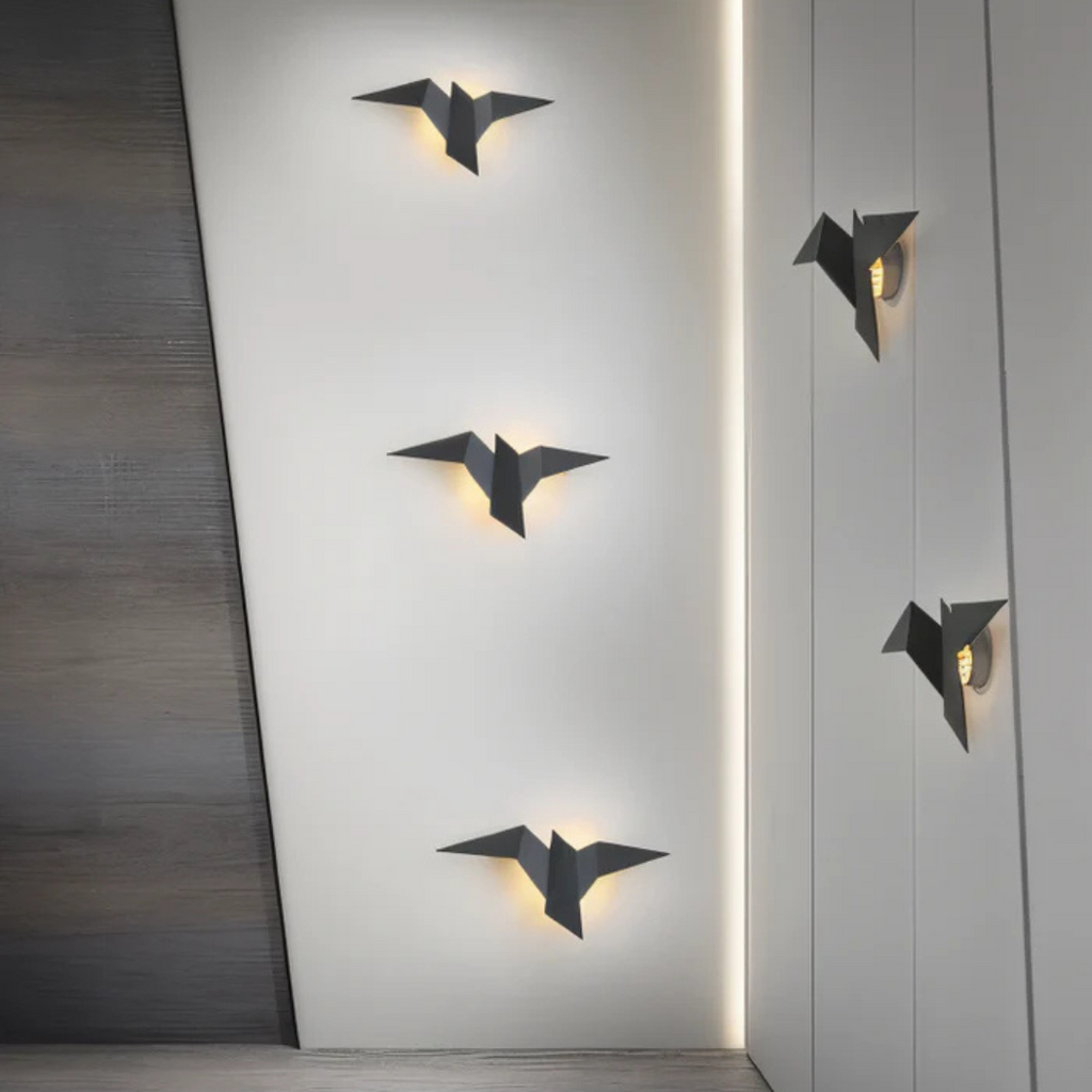 Vägglampa i origamiform