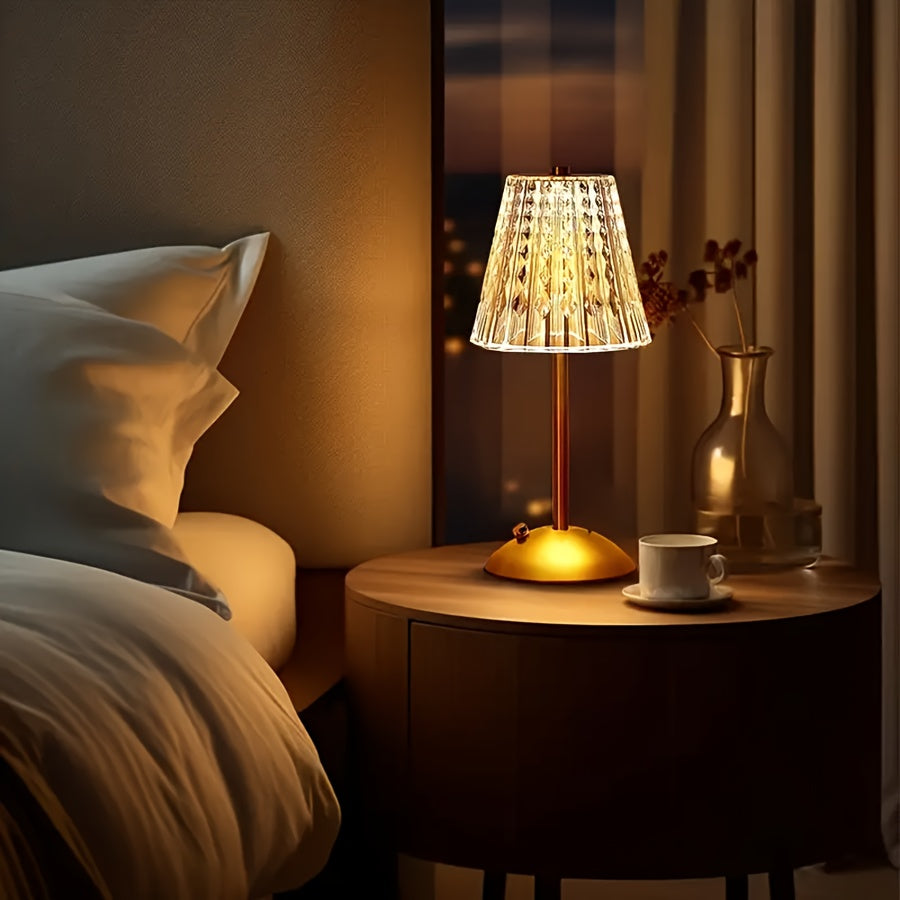 Bordslampa med fasetterad kupa