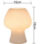 Bordslampa i räfflat glas