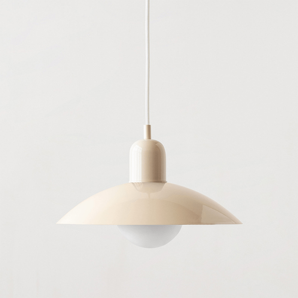 Taklampa i bauhausstil med kupa