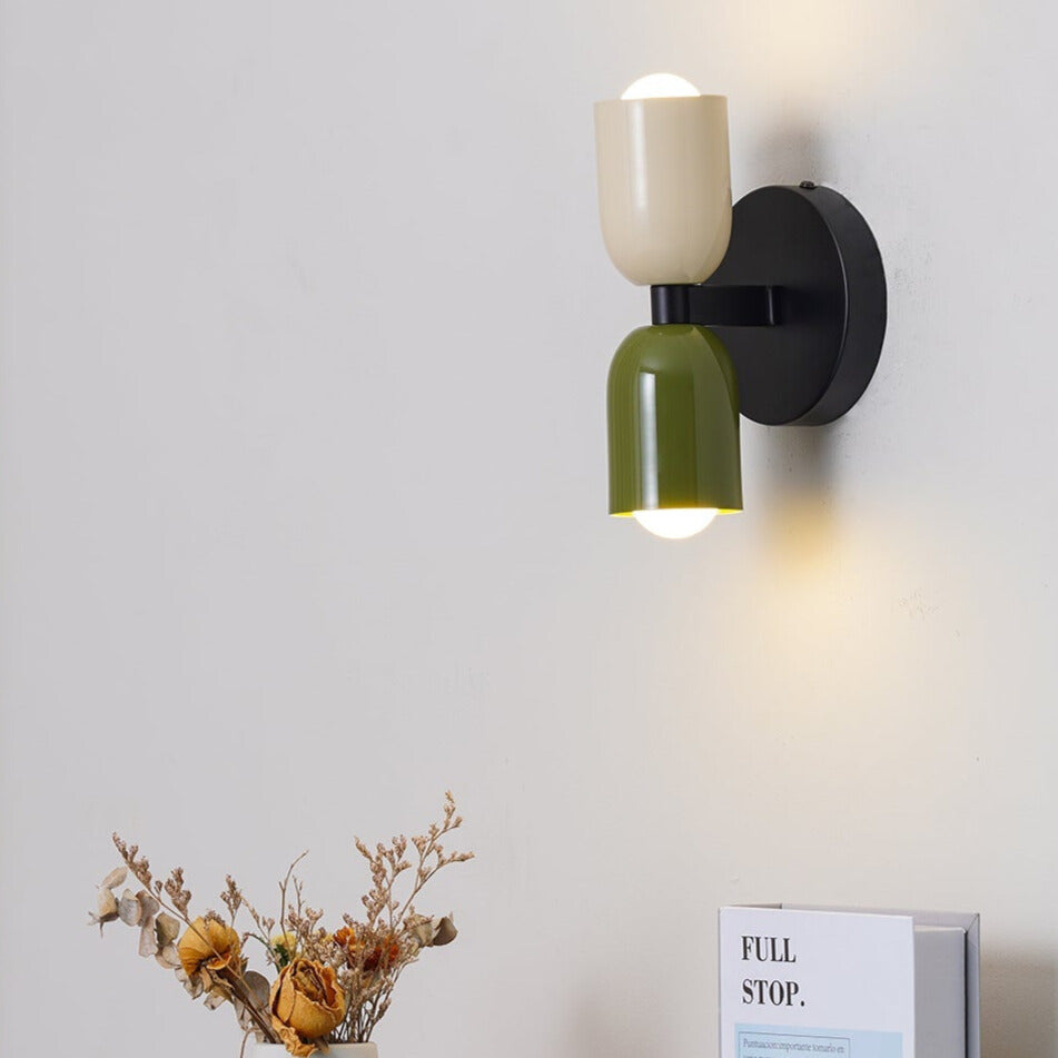 Vägglampa i macaronfärger