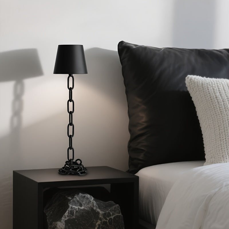 Bordslampa med kedjelänkad stomme