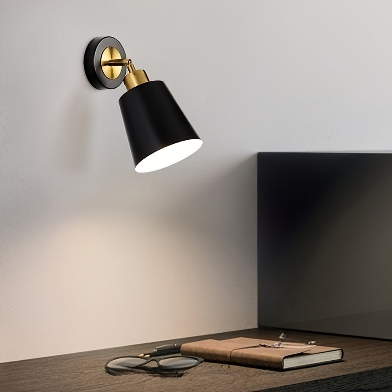 Vägglampa i metall med justerbar arm