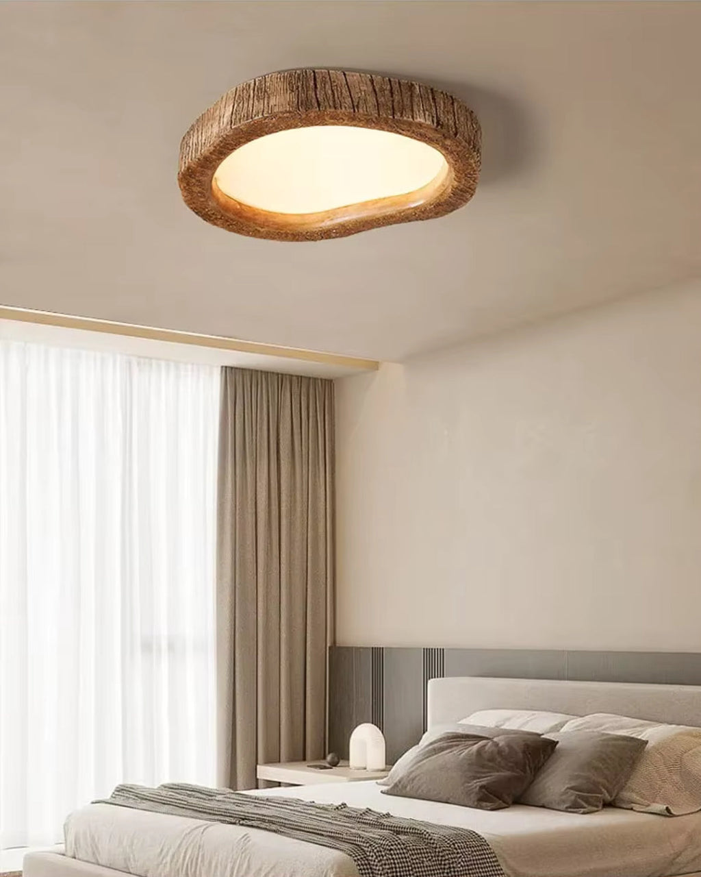 Taklampa i träimitation med LED