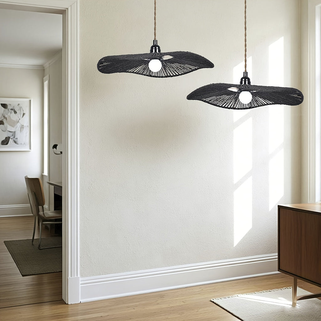 Lampskärm i handflätat pappersrep