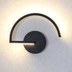 Bågformad vägglampa med LED