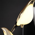 Vägglampa med fågelmotiv i guld