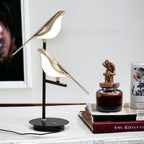 Vägglampa med fågelmotiv i guld