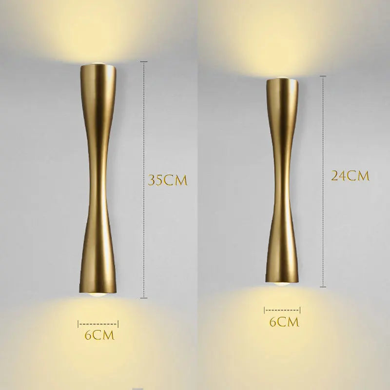 Vägglampa i aluminium med ljus upp och ner