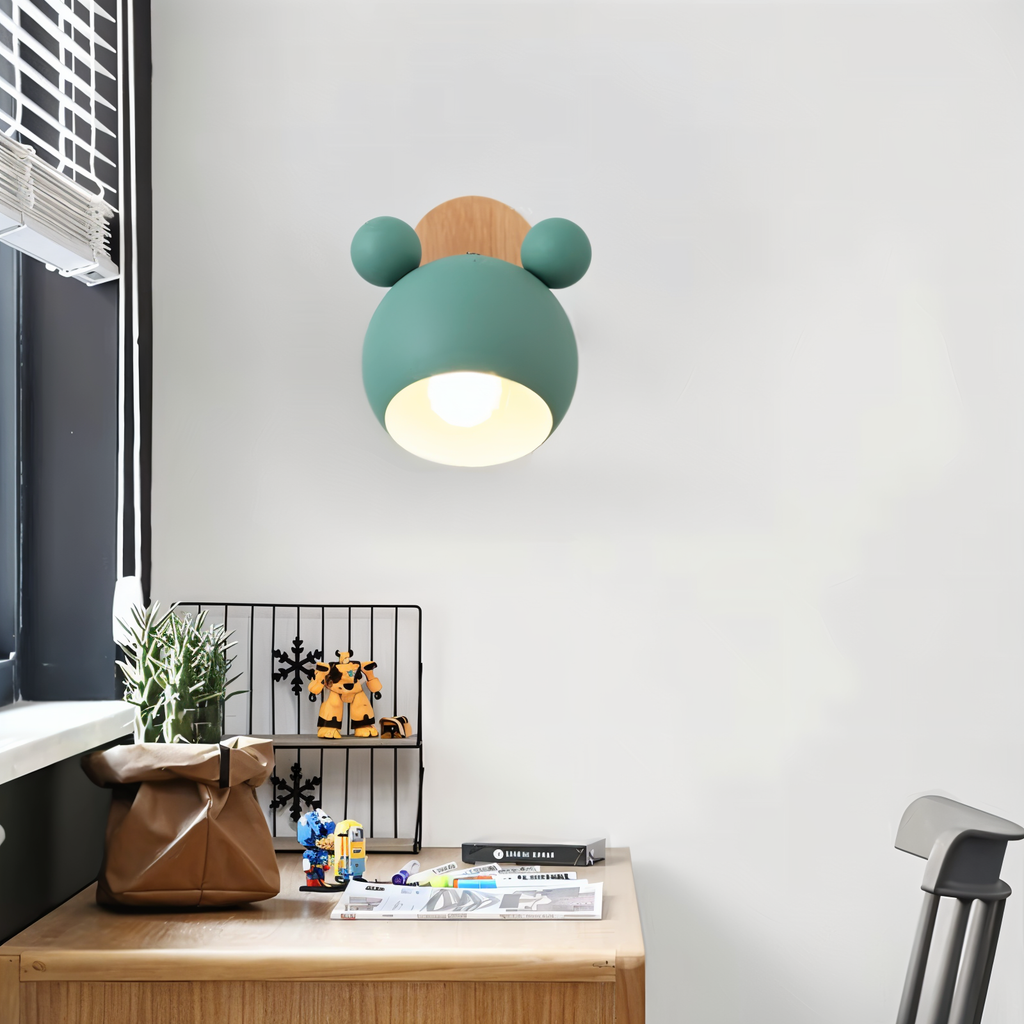 Vägglampa i aluminium med träfot