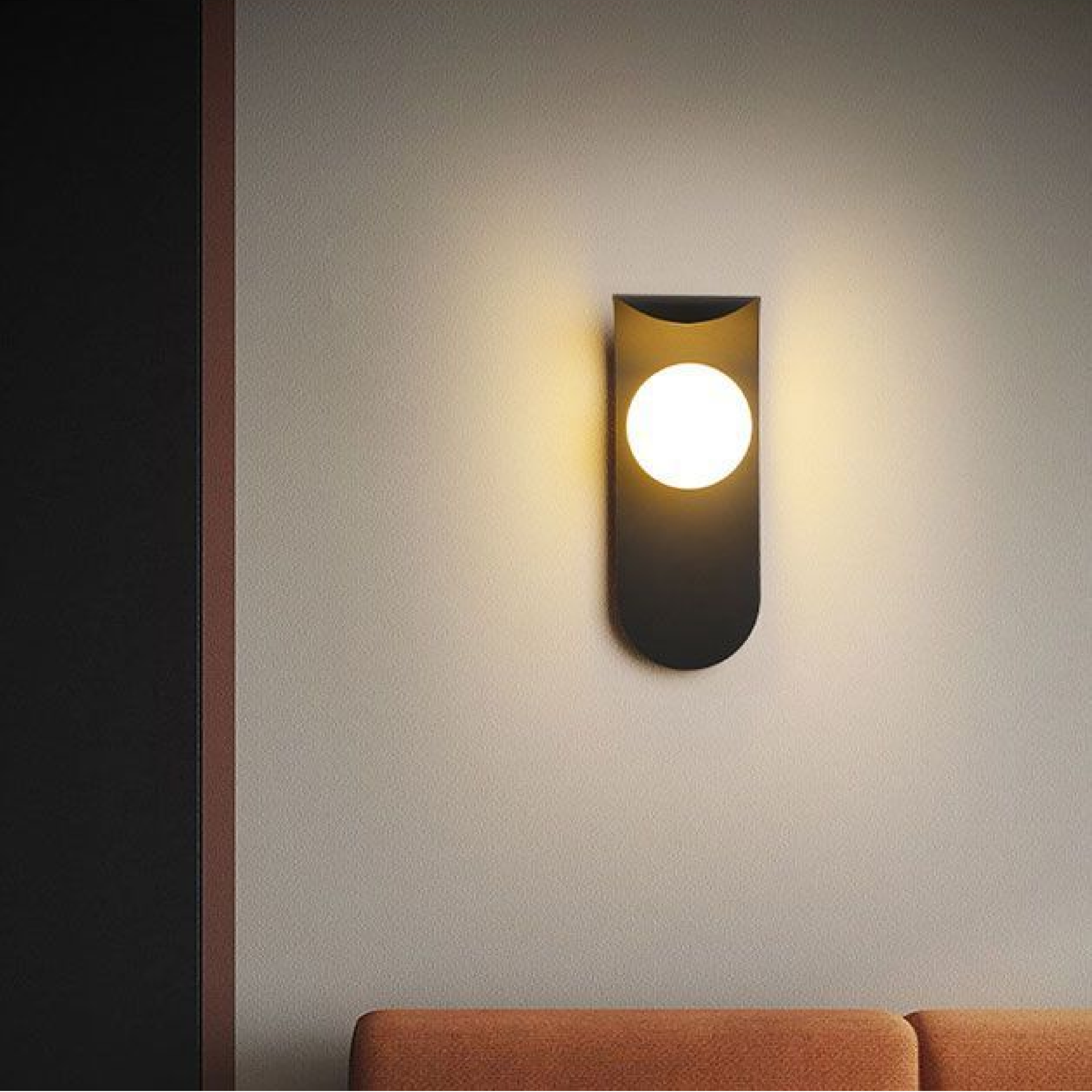 Vägglampa med böjd panel och klot