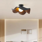 Plafond i lotusform med träfinish