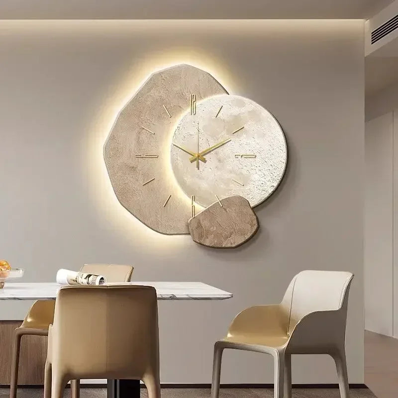 Väggklocka med tyst urverk och LED-ljus
