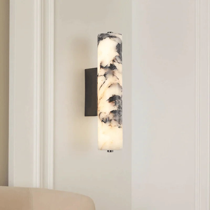 Vägglampa i marmor