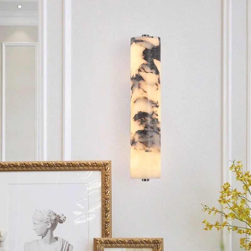 Vägglampa i marmor