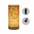 Bordslampa i trä med linneskärm