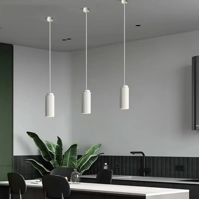 Taklampa med räfflad glasskärm